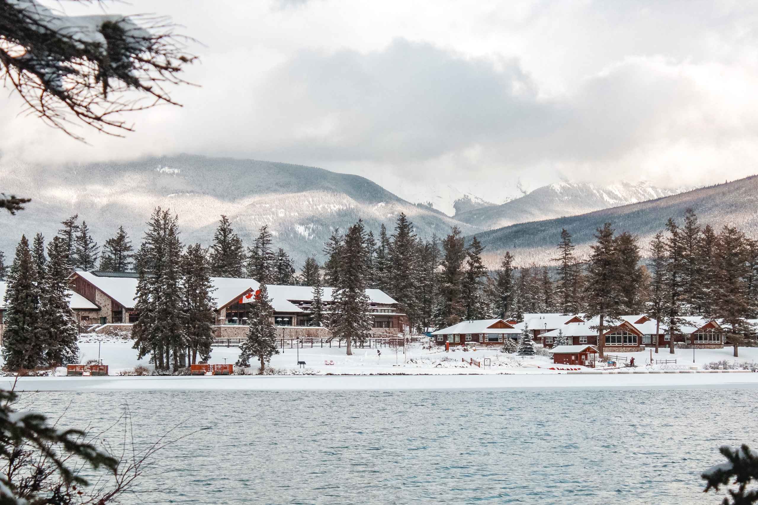 Seasonal Activity Guide - Fairmont Jasper Park Lodge